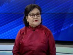 А.Алтантуяа 13 наснаасаа эхлэн Монгол дээл 50 дахь жилдээ урлаж байна