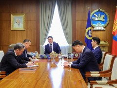 Элчин сайд нарт Итгэмжлэх жуух бичгийг нь гардууллаа