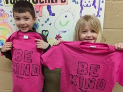 Канад, АНУ-д “Ягаан өдөр”-өөр дээрэлхэлтийн эсрэг эв санааны нэгдлийг илэрхийлдэг