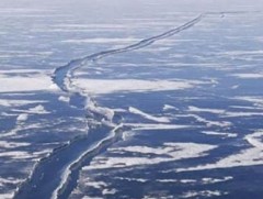 Температурын огцом өөрчлөлт нь гол нуурын мөсөнд хар, цагаан хил үүсгэхэд нөлөөлдөг