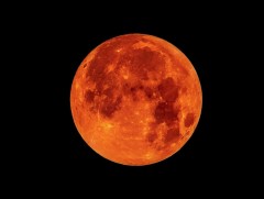 Өнөөдөр сарны бүтэн хиртэлт болно 