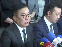 БОУАӨ-ийн сайд Б.Батбаатар ИЗНН-д үүсээд байгаа асуудлын талаар мэдээлэл хийж байна 