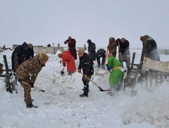 Зэвсэгт хүчний 327 дугаар ангийн алба хаагчид Халхгол суманд 450 км зам гаргаж, 86 өрхөд туслажээ