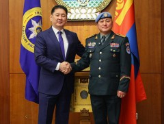 Ерөнхийлөгч У.Хүрэлсүх хошууч генерал Б.Эрдэнэбатыг хүлээн авч уулзлаа
