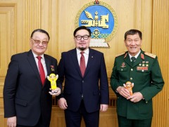 Ерөнхий сайд Г.Занданшатар Монгол, Вьетнам улсын сансрын баатруудыг хүлээн авч уулзлаа