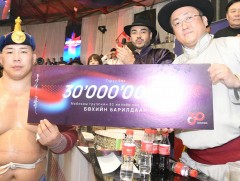 Моби-30 чансаа өндөр 128 бөхийн барилдаанд О.Хангай аварга, халз барилдаанд Э.Батмагнай арслан түр..