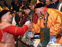 Б.Орхонбаяр арслан нутгийнхаа аваргын нэрэмжит барилдаанд түрүүлэв