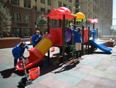 Нийслэлийн хэмжээнд байрлах 1830 хүүхдийн тоглоомын талбайг цэвэрлэж, засварлаж байна