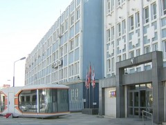 МҮОНРТ-ийн байрны гадна студи олон нийт үзэл бодлоо чөлөөтэй илэрхийлэх индэр болж байна