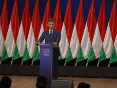 Унгарын Парламентын сонгуульд ялсан Петер Мадьяр намын бодлогоо танилцуулна 