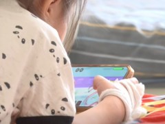 Эмнэлэгт хүүхдийг хүүхдээр нь сахиулах, 10-аас дээш насны хүүхэд сахиургүй байх нь нийтлэг байна