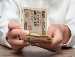 Японд бодит цалингийн өсөлт хоёр сар дараалж инфляцаас давжээ