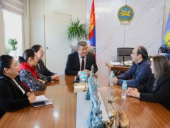 Орон нутгийн 360 гаруй иргэнд нүдний нарийвчилсан үзлэг, эмчилгээ хийжээ