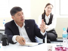 Гэр бүл, хөдөлмөр, нийгмийн хамгааллын сайд Т.Аубакир хэлтсийн албан хаагчид, нийгмийн ажилчидтай ..