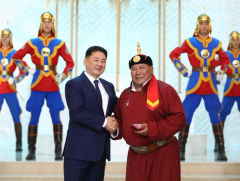 Монгол үндэсний бөхөөс дөрвөн Гавьяат цолтон мэндэллээ