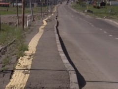Хандгайтын зуслангийн замын эвдрэлээс болж автобуснаас буусан иргэд 3-4 км алхаж байна 